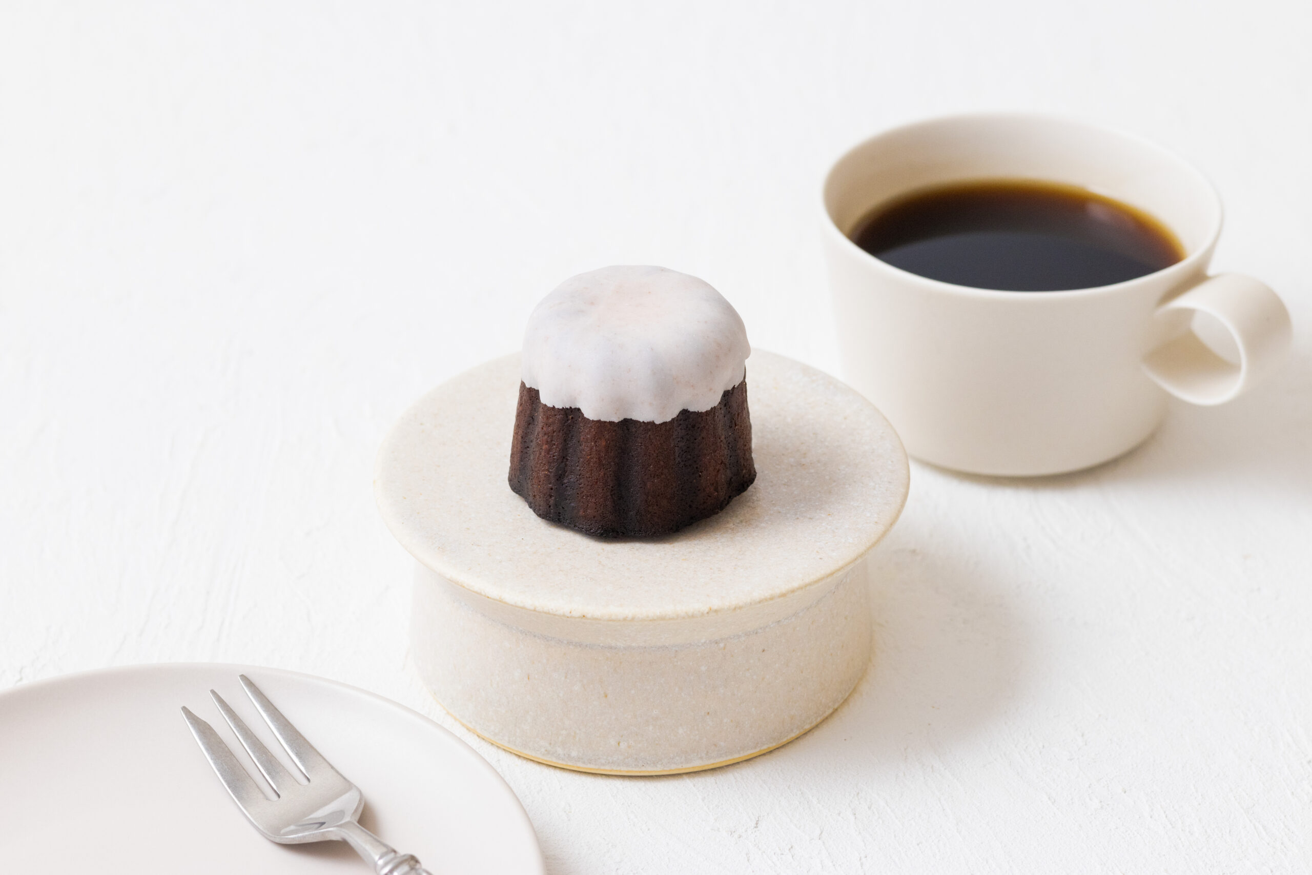 カヌレさくらんぼグラッセ | 【24】トゥエンティフォースイーツショップ