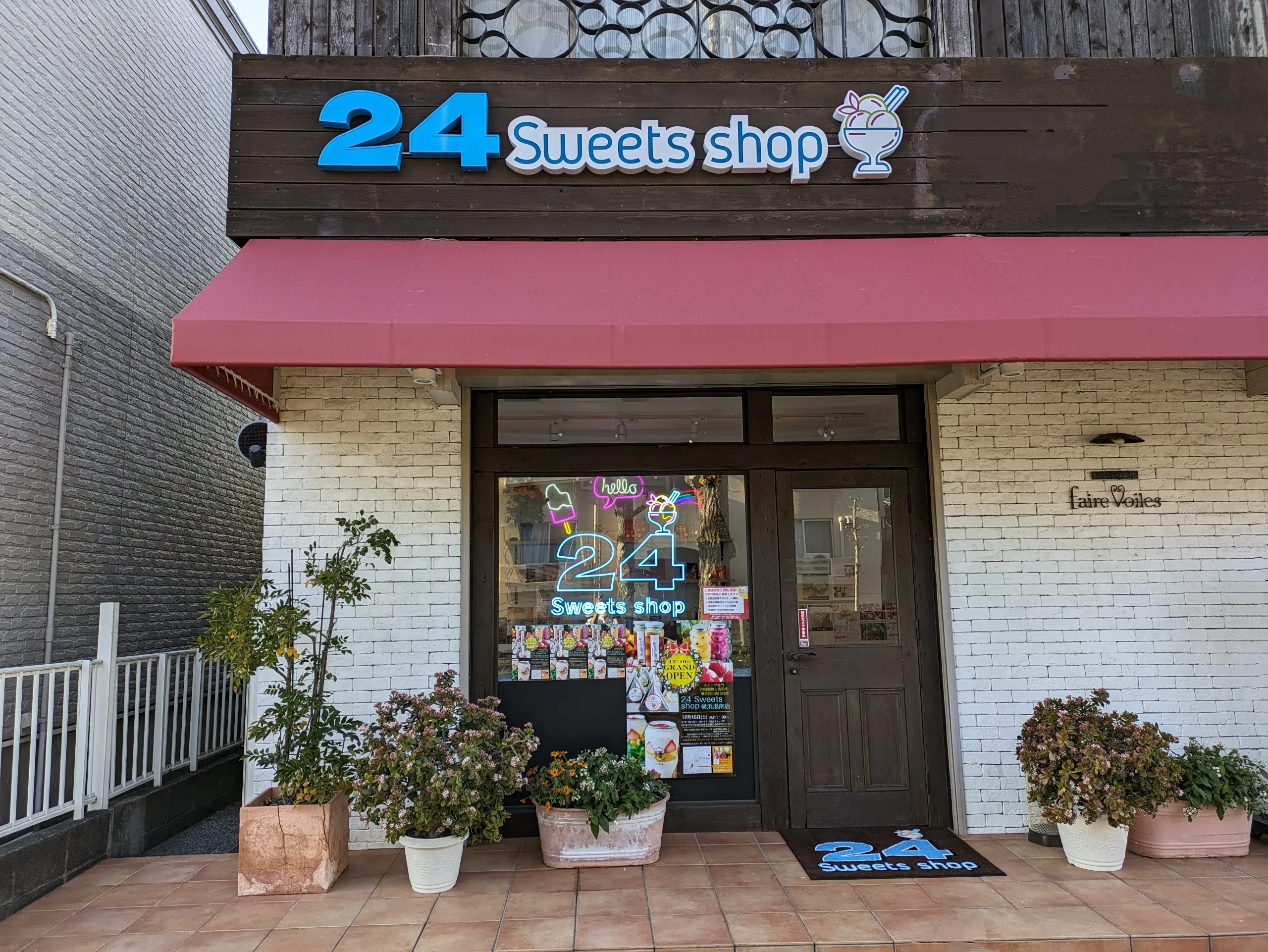 24 Sweets Shop